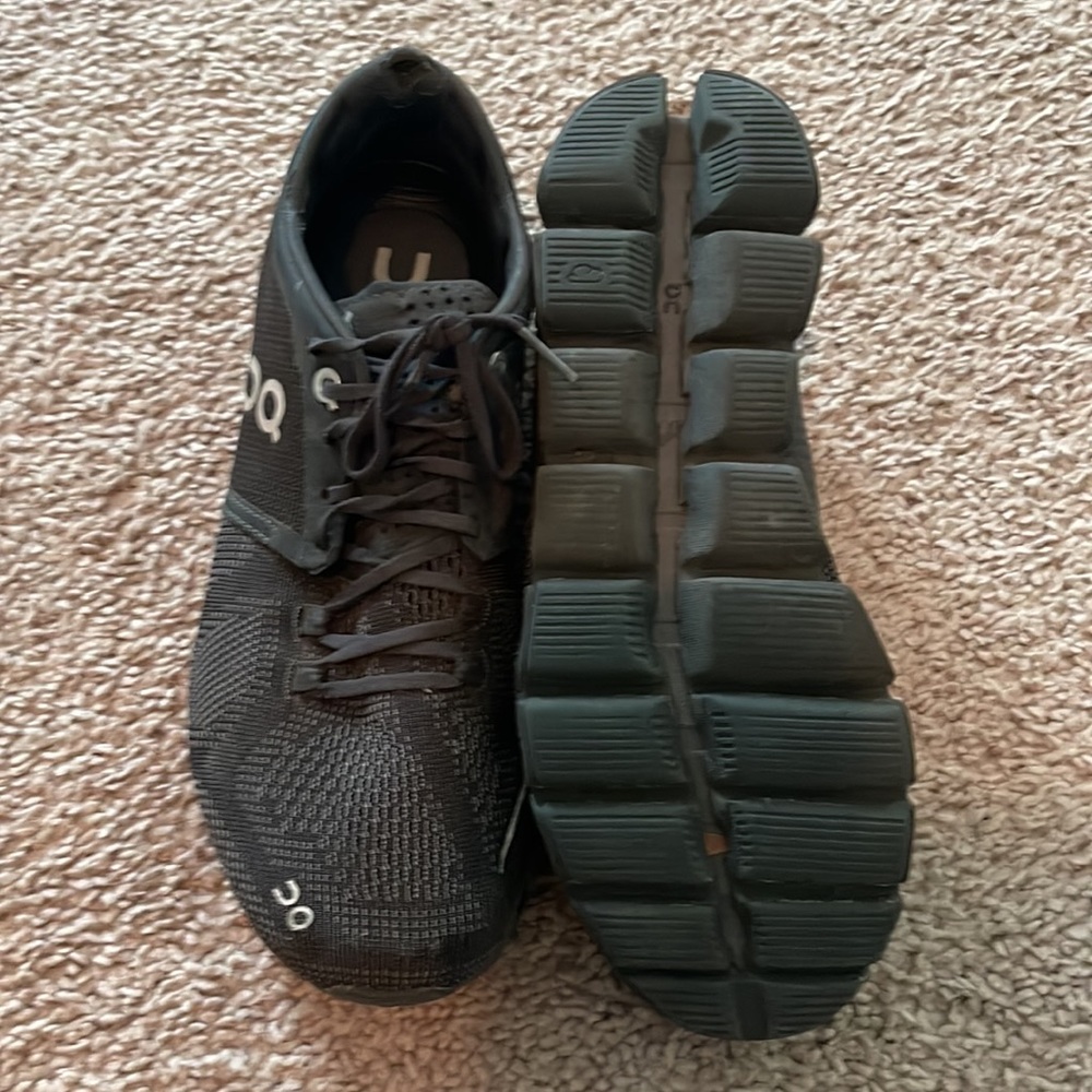 On cloud running shoes - Picture 2 of 2